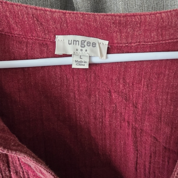 Umgee Mineral Wash Gauze Tunic Top V Neck Wine Red Size L Short Sleeve - Picture 5 of 6